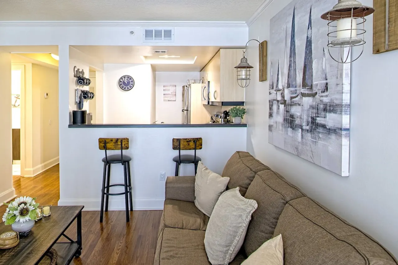 SF 1Bed 1Bath Steps to Marina & CocoWalk in Grove 6