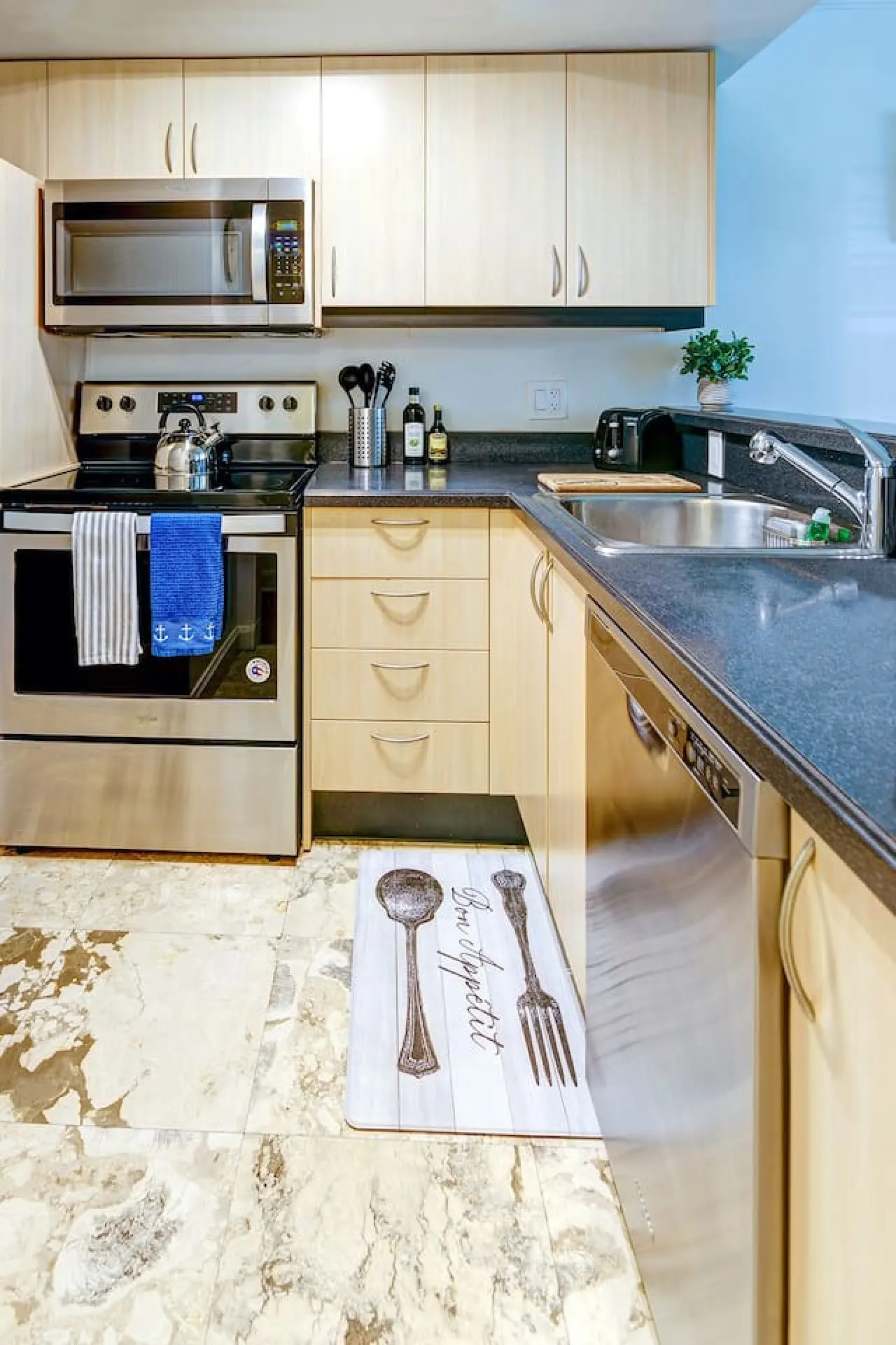SF 1Bed 1Bath Steps to Marina & CocoWalk in Grove 8