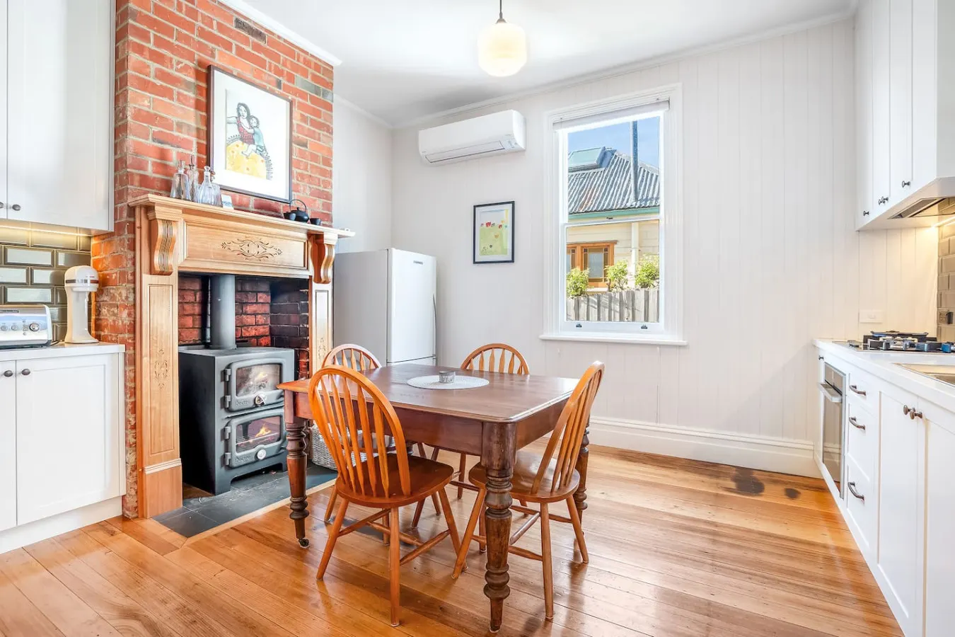 Cosy Upgraded Character Home in Leafy West Hobart 10