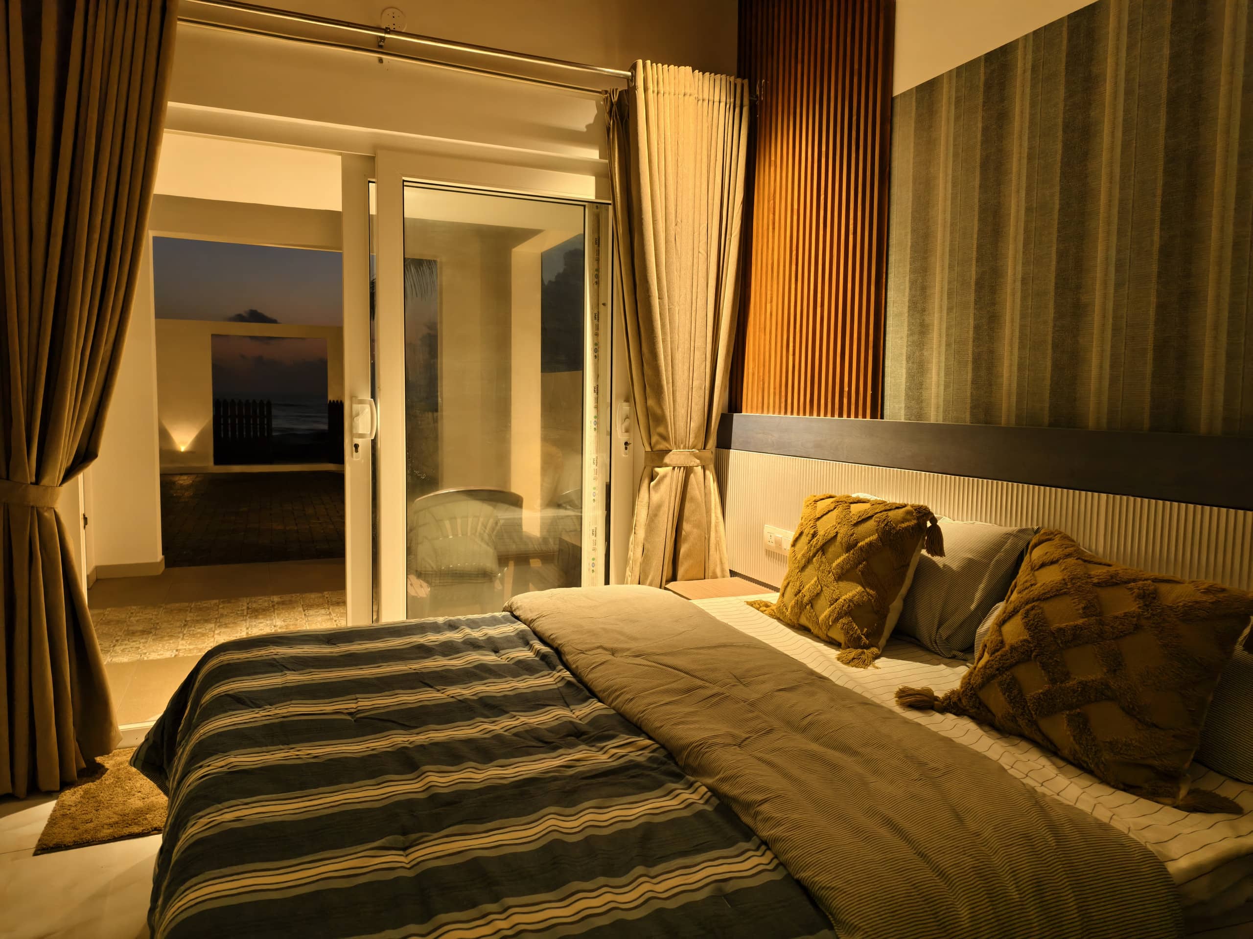 Frame - Beach facing Suite — photo 2