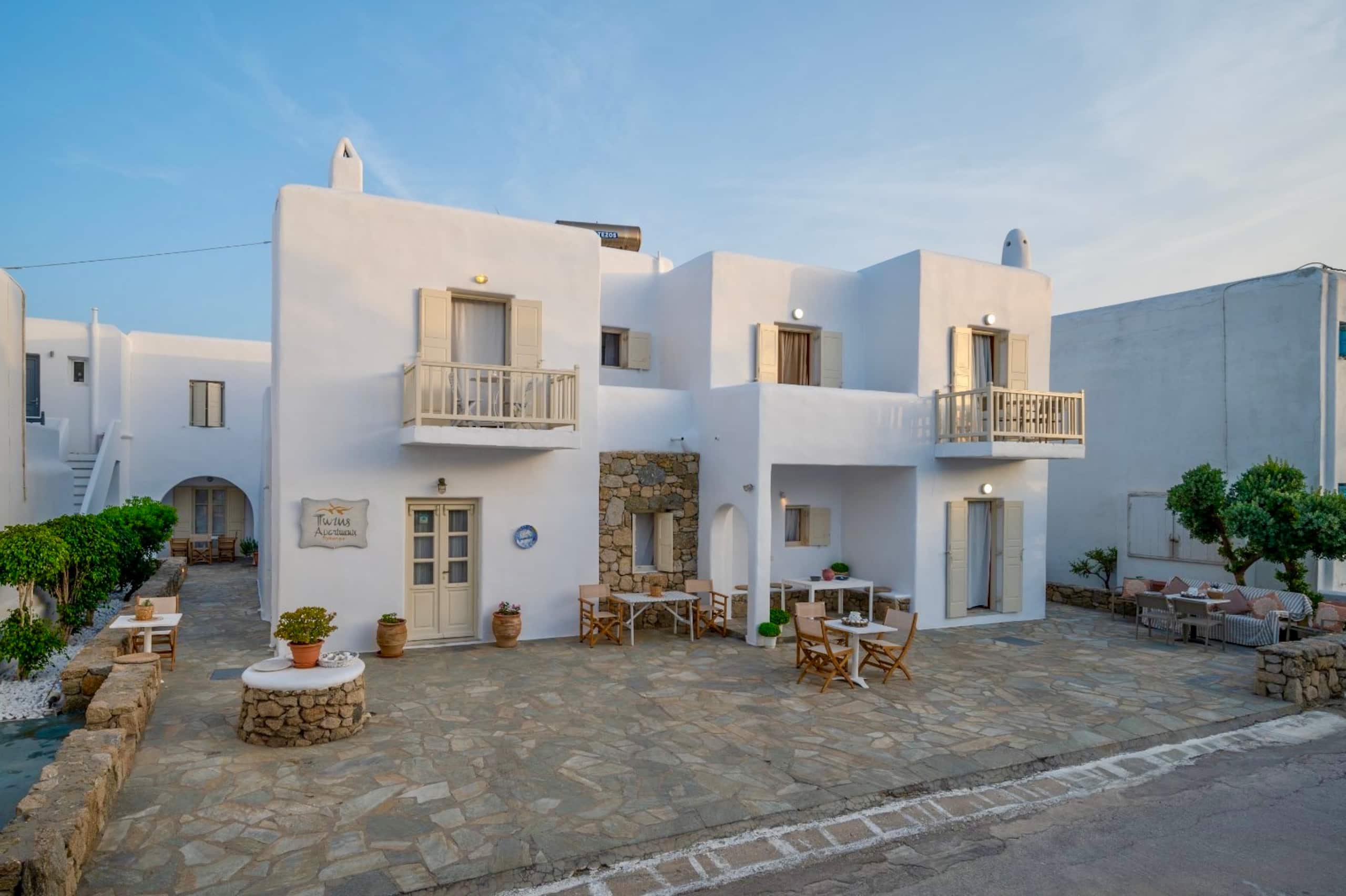 Mykonos Twins 3 12