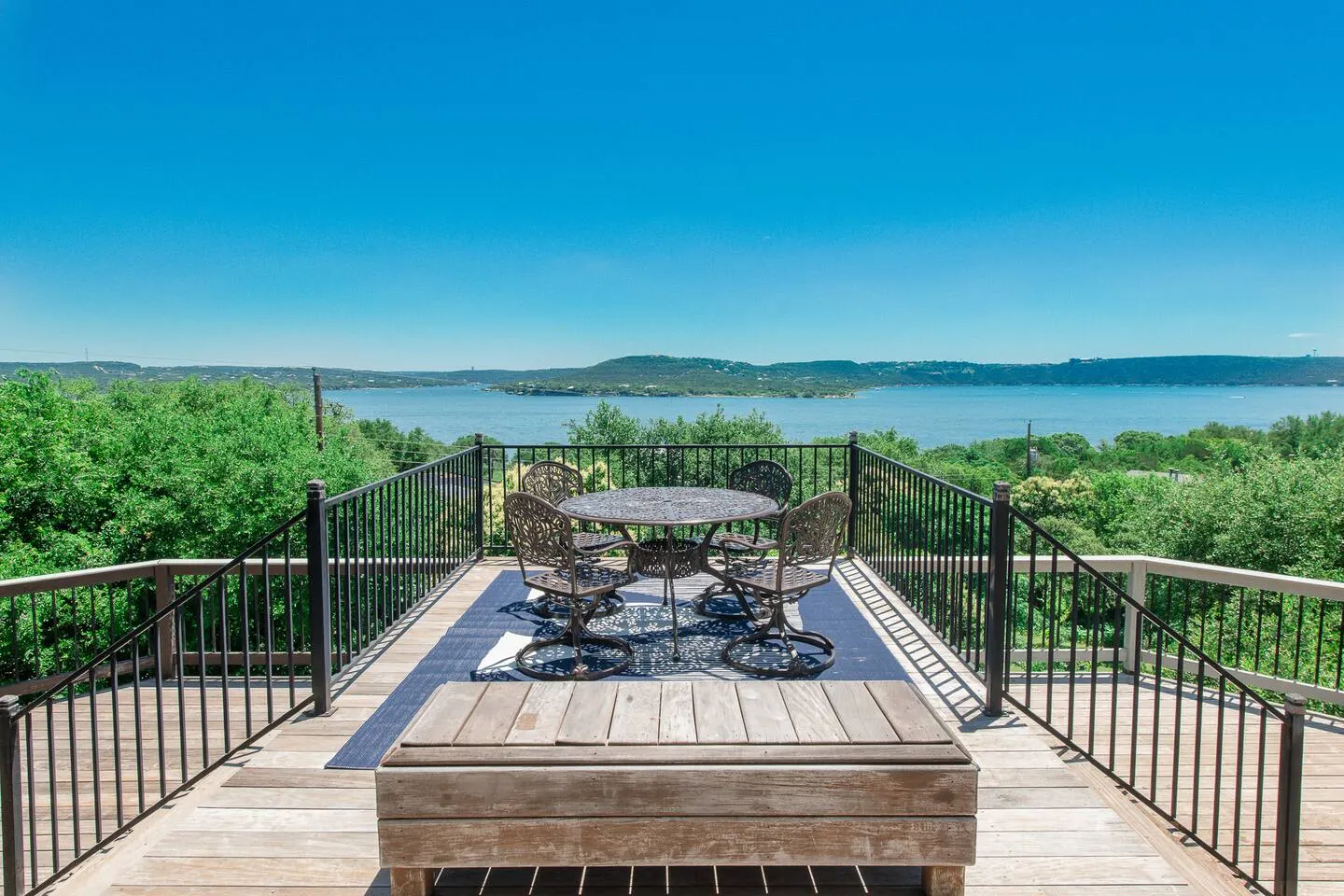 Relaxing Lake View Stay: Hot Tub, Grill & Games — photo 2