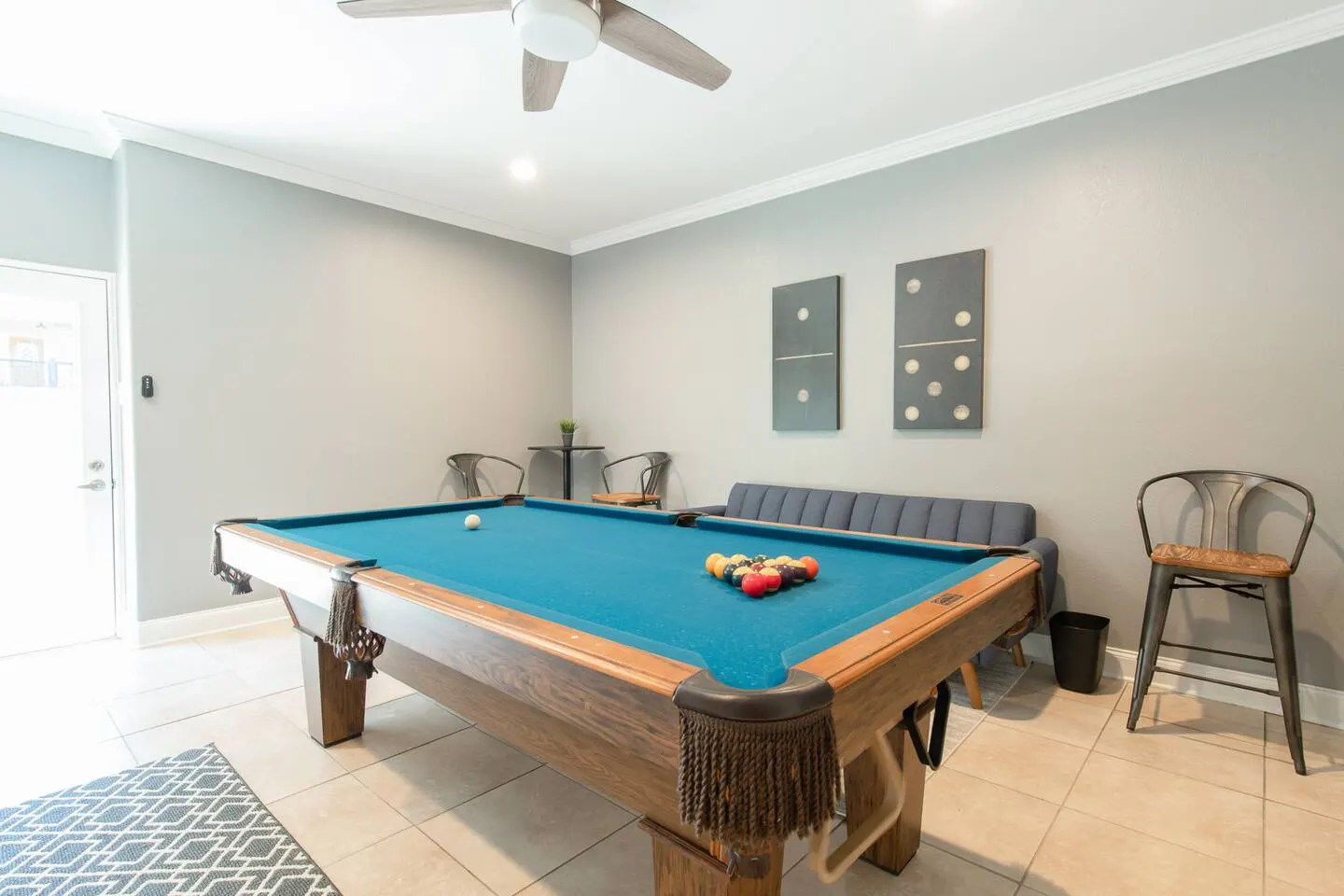 Relaxing Lake View Stay: Hot Tub, Grill & Games 9