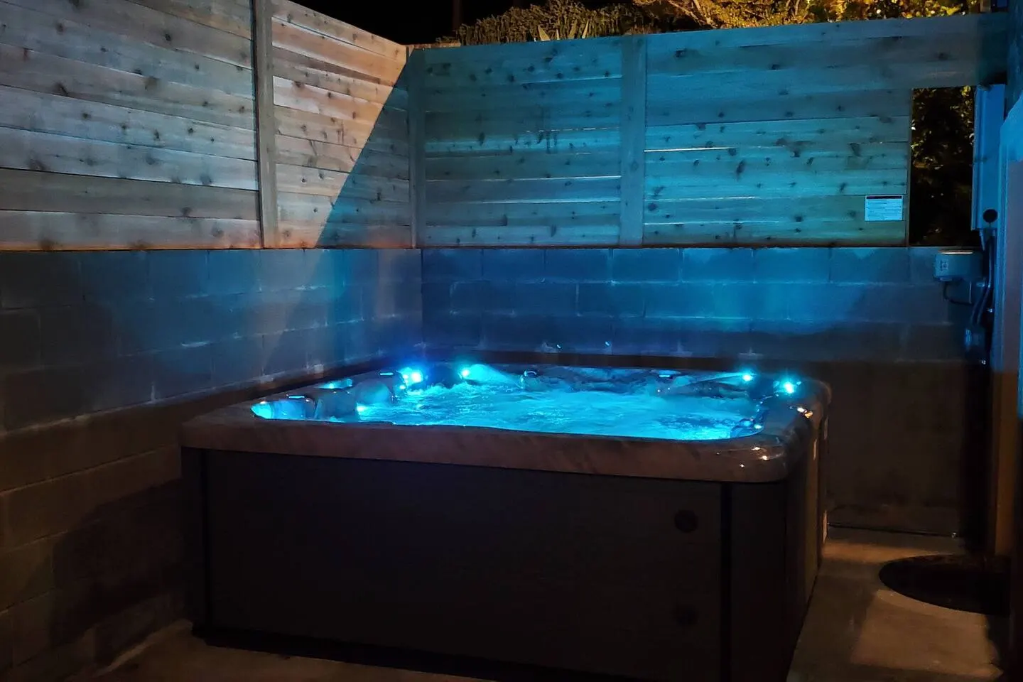 Relaxing Lake View Stay: Hot Tub, Grill & Games 11