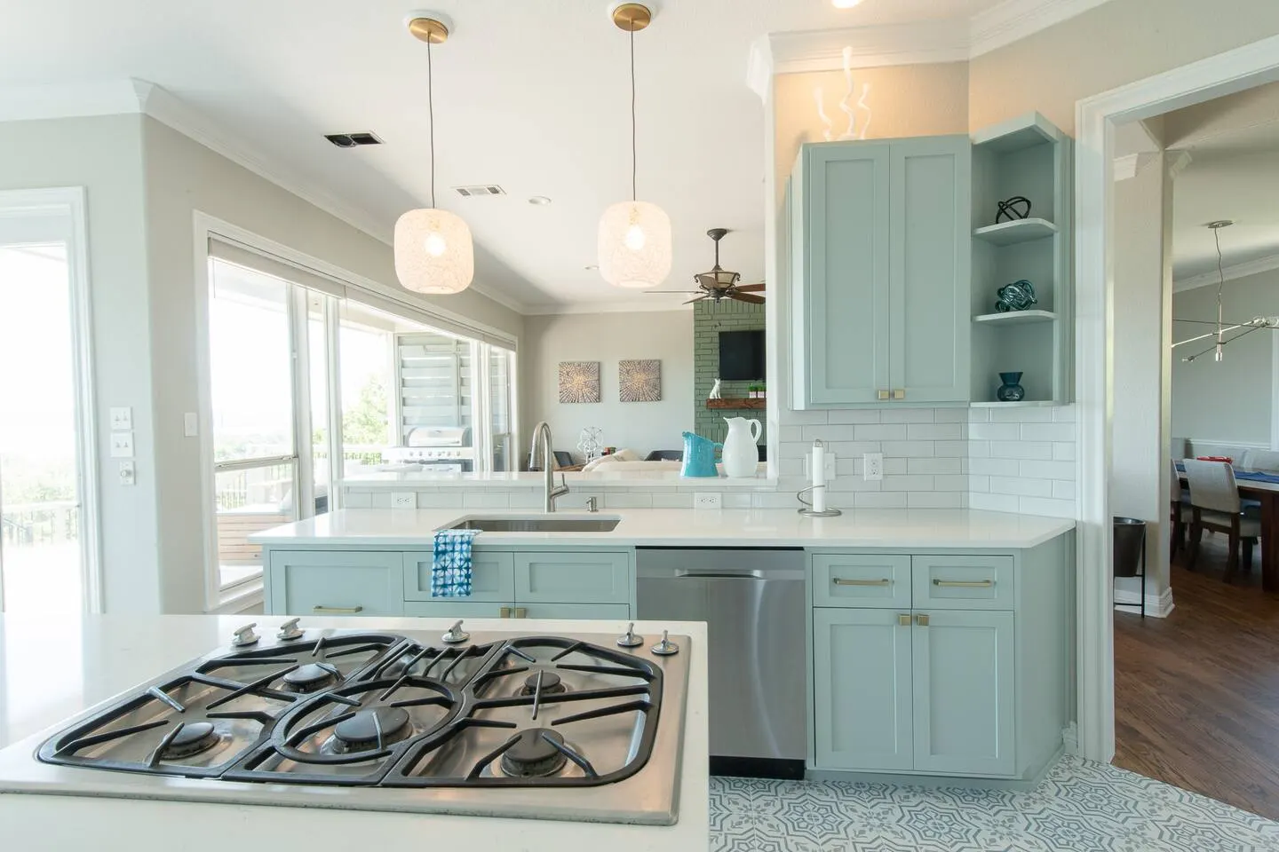 Relaxing Lake View Stay: Hot Tub, Grill & Games 15