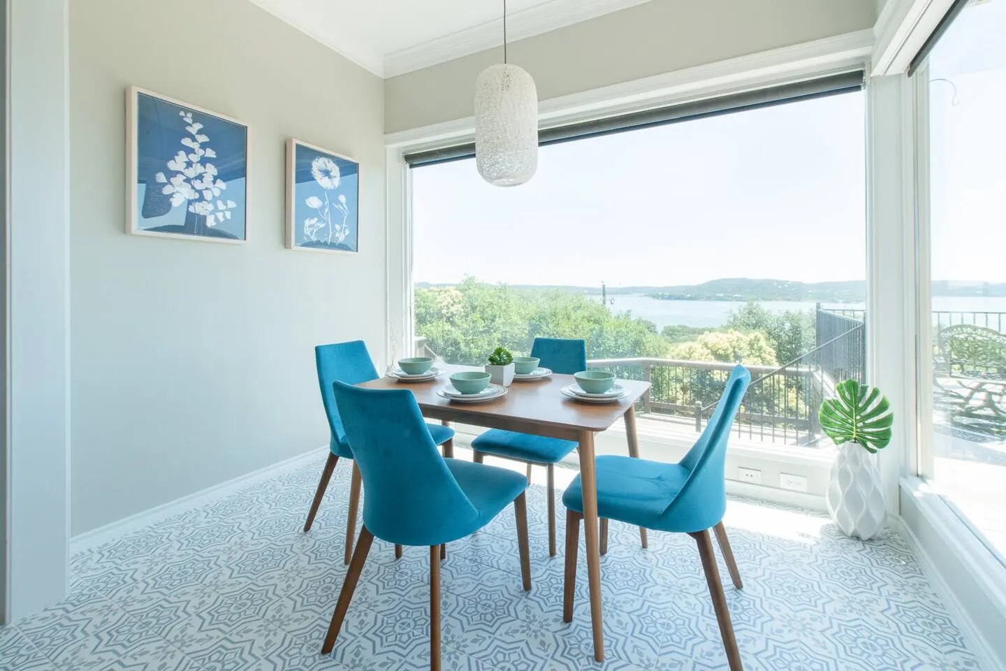 Relaxing Lake View Stay: Hot Tub, Grill & Games 17