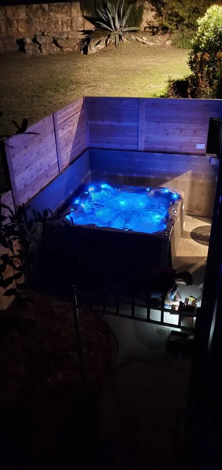 Relaxing Lake View Stay: Hot Tub, Grill & Games — photo 3