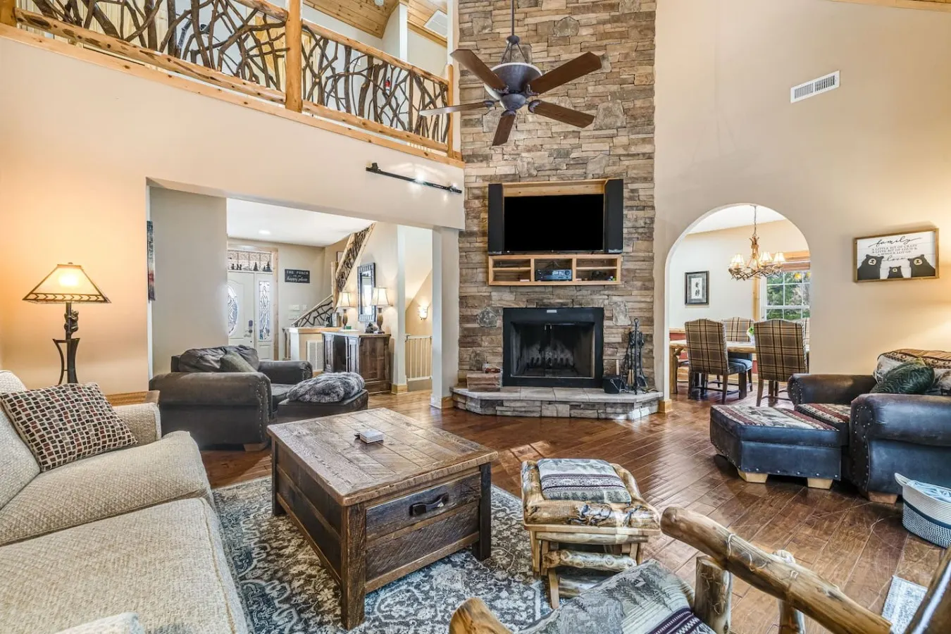 Mtn View Cabin | Hot Tub, Pool Table & Fireplace — photo 2