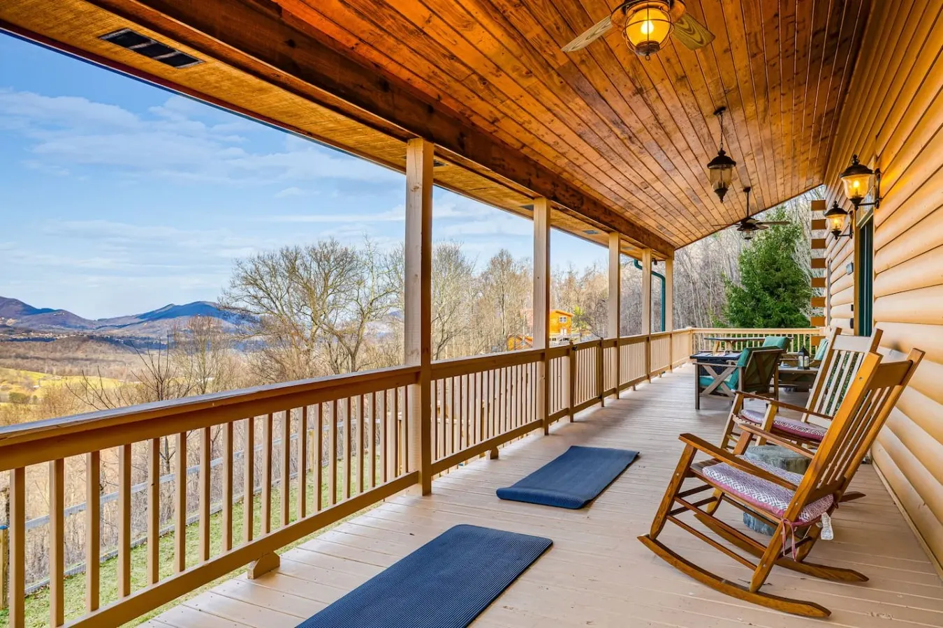 Mtn View Cabin | Hot Tub, Pool Table & Fireplace — photo 3