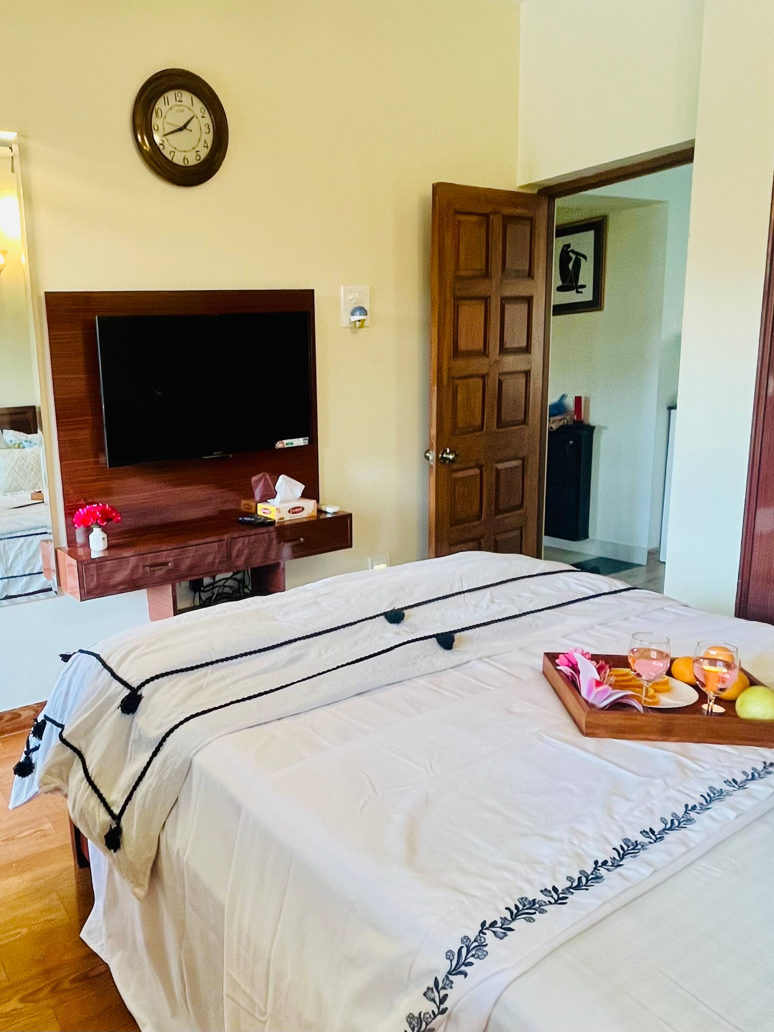 SunDarya Poolside 2BHK close to Beach WIFI Parking 24