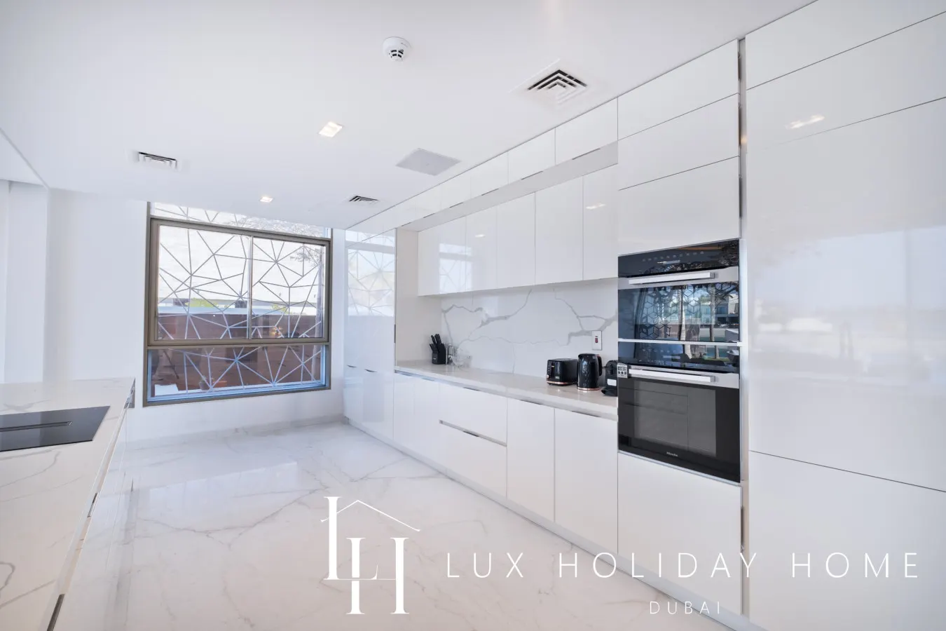 LUX The Custom Palm Island Mansion 2 16