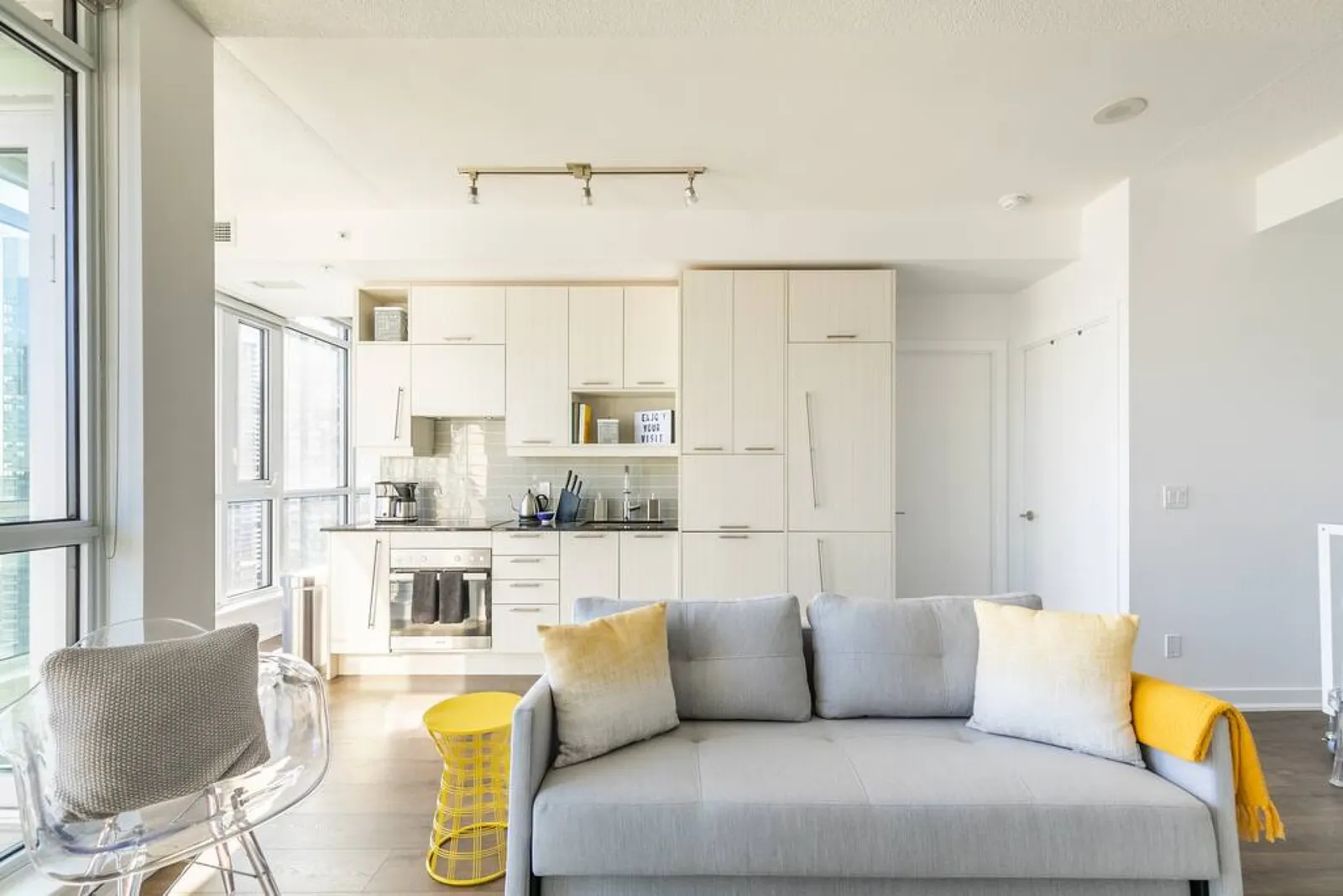 Upscale 1BR Home Incredible Views Free Parking 2