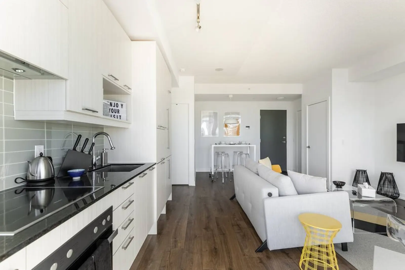 Upscale 1BR Home Incredible Views Free Parking 9