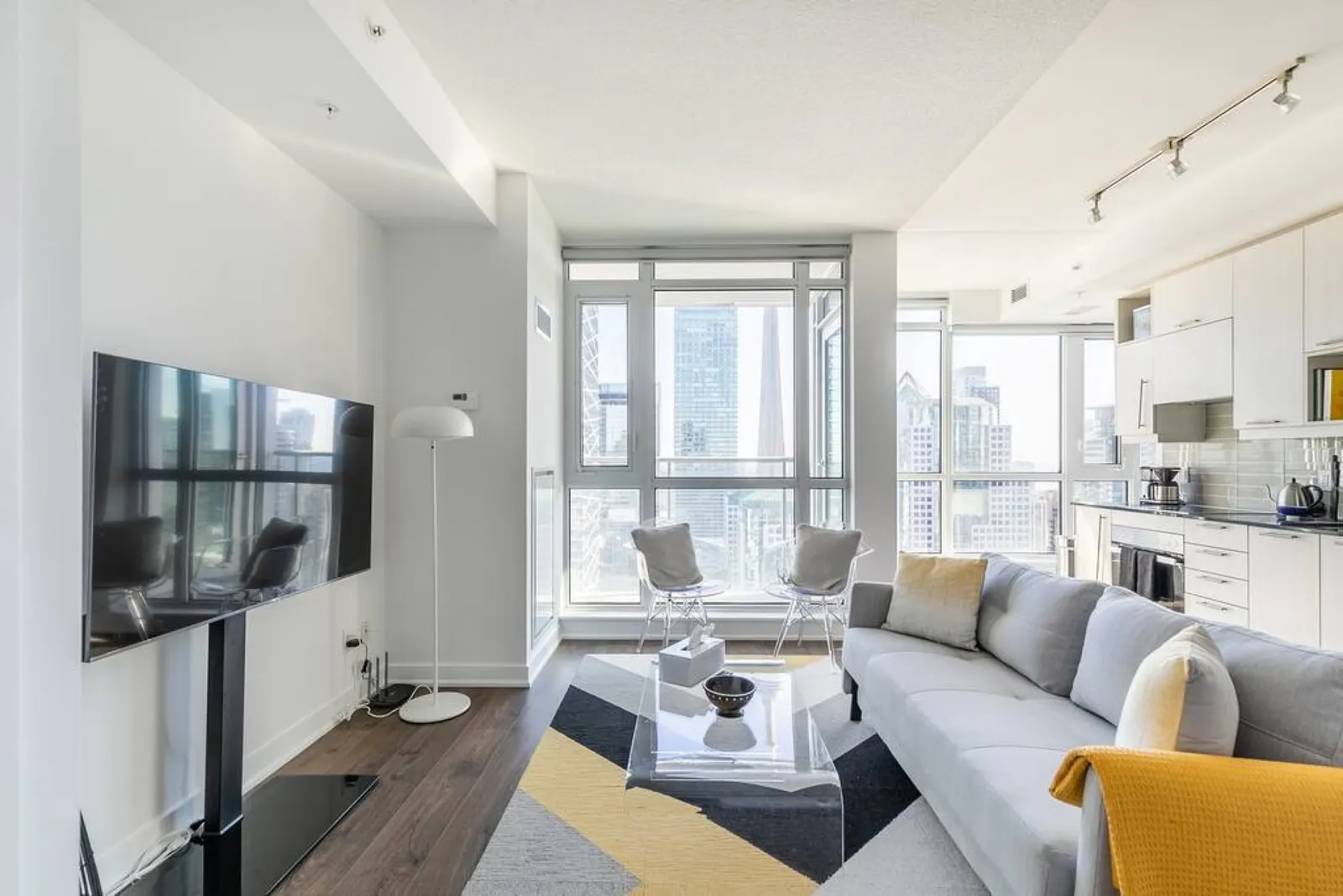 Upscale 1BR Home Incredible Views Free Parking 10