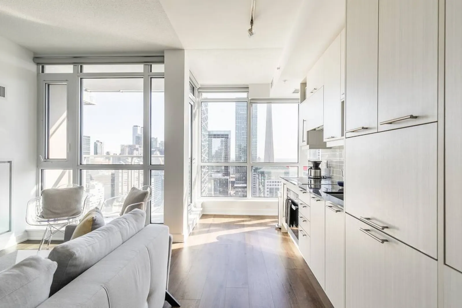 Upscale 1BR Home Incredible Views Free Parking 11