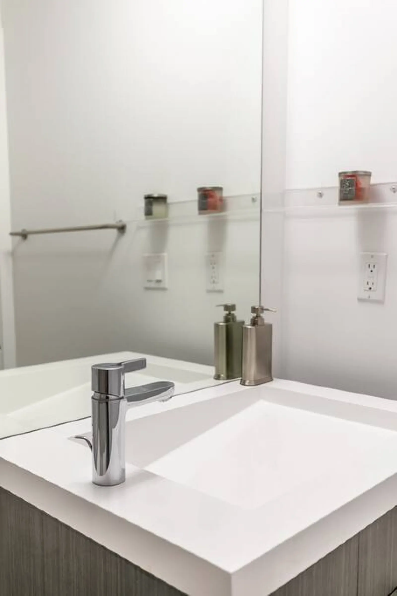 Upscale 1BR Home Incredible Views Free Parking 17