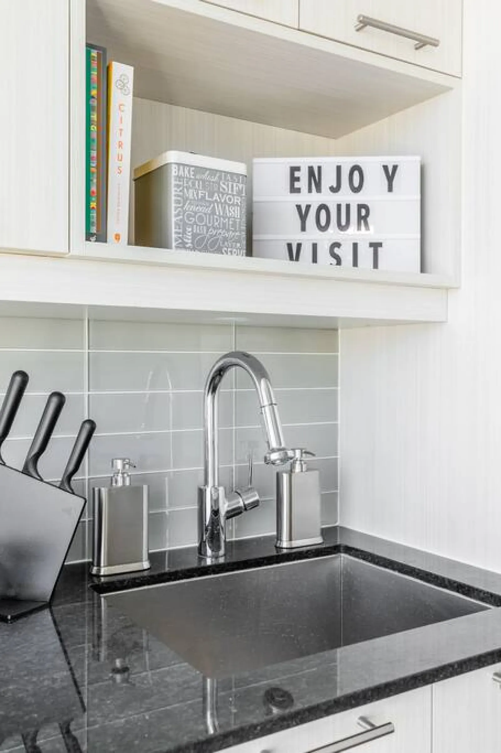 Upscale 1BR Home Incredible Views Free Parking 20