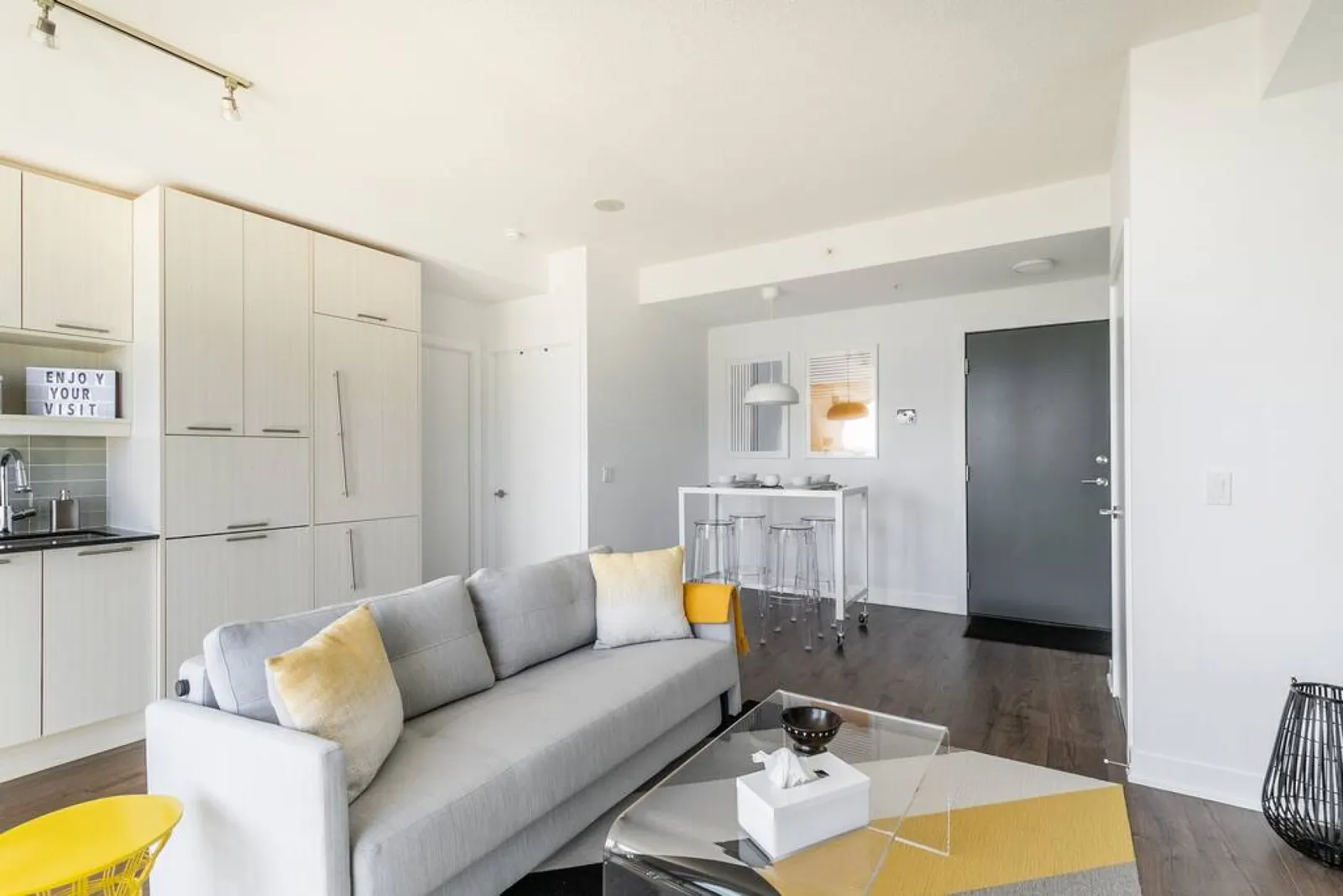 Upscale 1BR Home Incredible Views Free Parking 7
