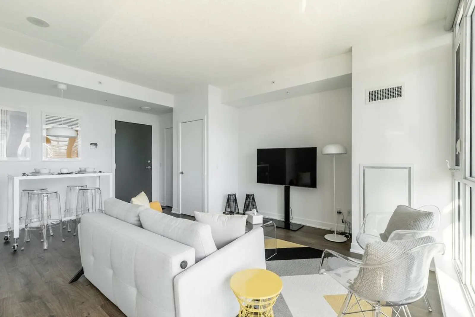 Upscale 1BR Home Incredible Views Free Parking 8
