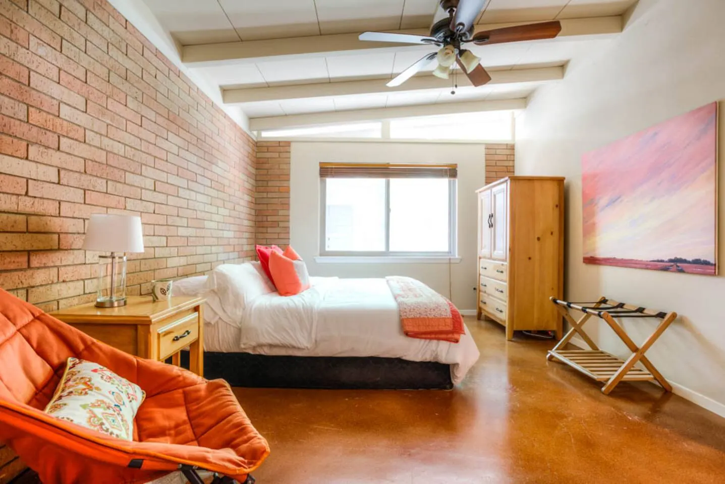 Next to UT, 3 Miles to Downtown, Pet- Friendly — photo 2
