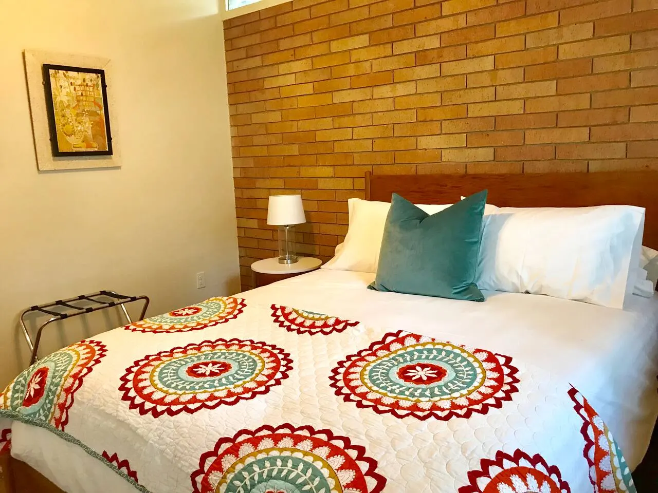 Next to UT, 3 Miles to Downtown, Pet- Friendly 13