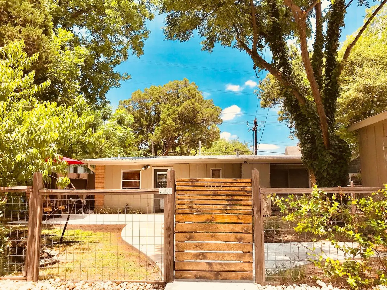 Next to UT, 3 Miles to Downtown, Pet- Friendly 19