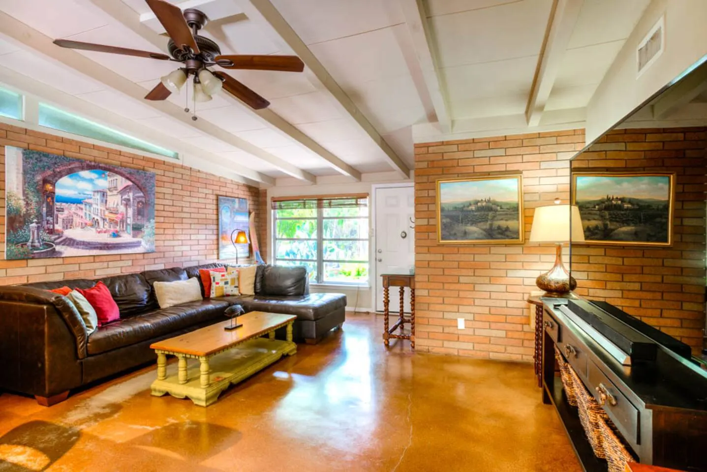 Next to UT, 3 Miles to Downtown, Pet- Friendly — photo 4