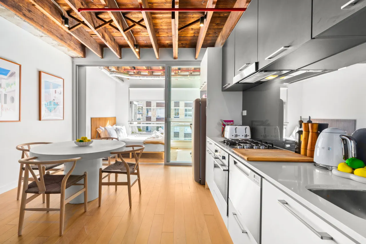 Quirky Loft by Sydney Dreams 5