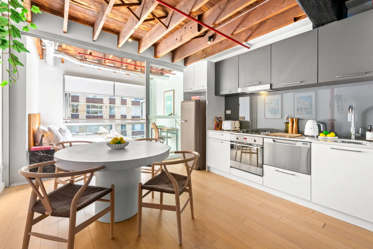 Quirky Loft by Sydney Dreams 7