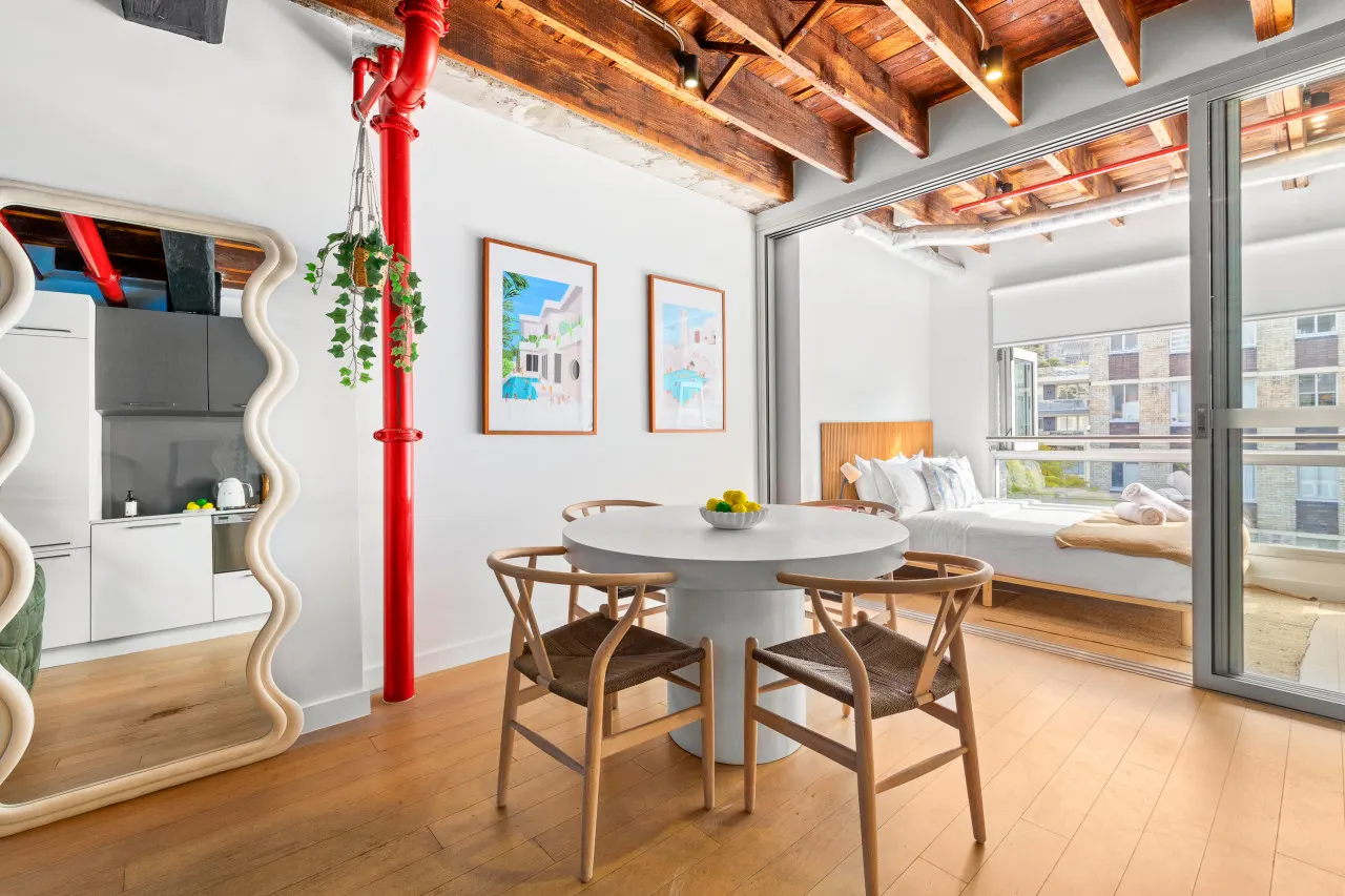 Quirky Loft by Sydney Dreams 8