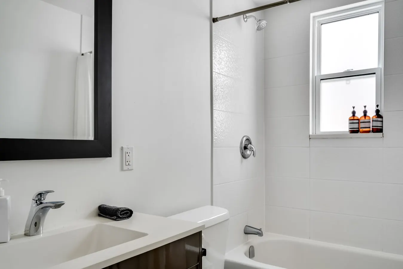 Cozy 3BR Monthly Stays Quiet East Ottawa 7