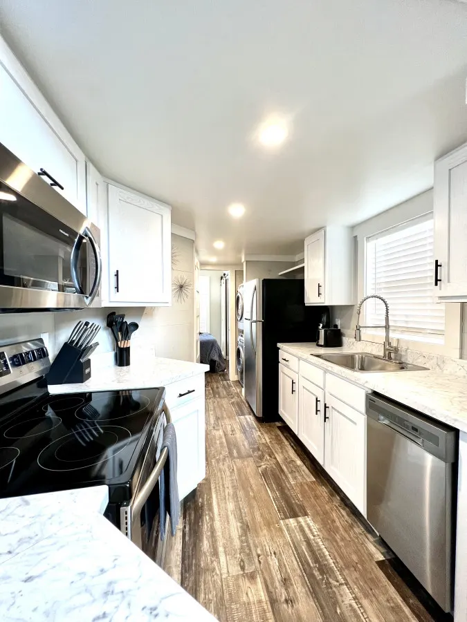 The Lakeview House - Pet friendly Lakeside Tiny Home in Clermont 10