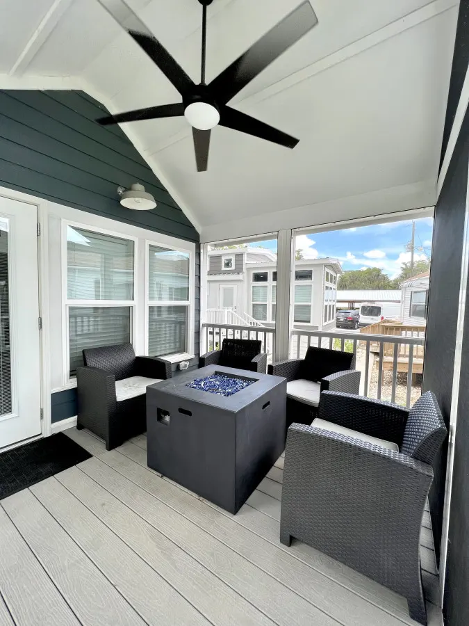 The Lakeview House - Pet friendly Lakeside Tiny Home in Clermont 5
