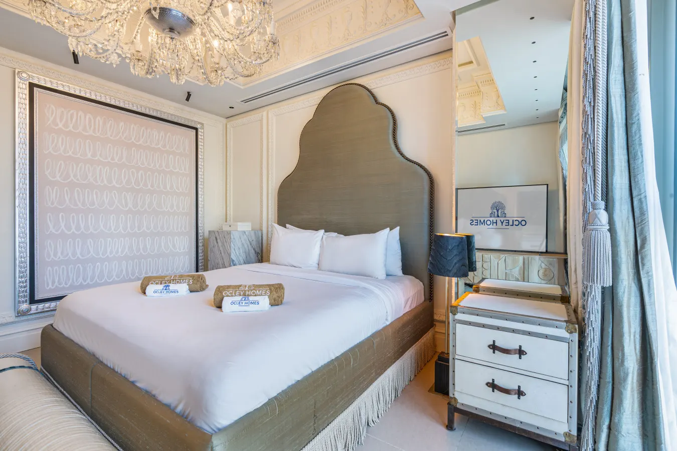 Chic Central Downtown Home w/ Burj View 18