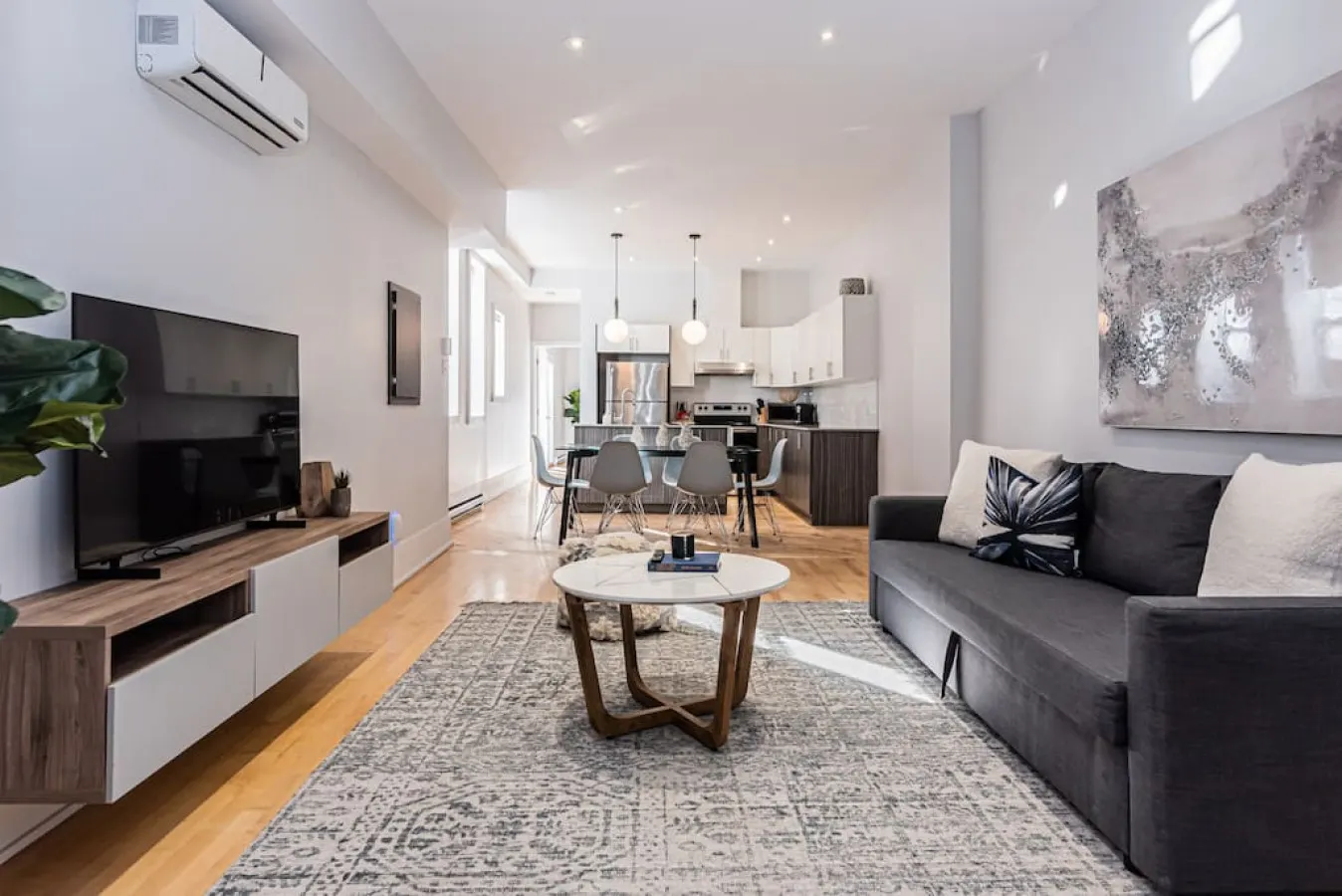 Plateau - Welcoming and Homey unit near Mount Royal - Unit 4092A 1