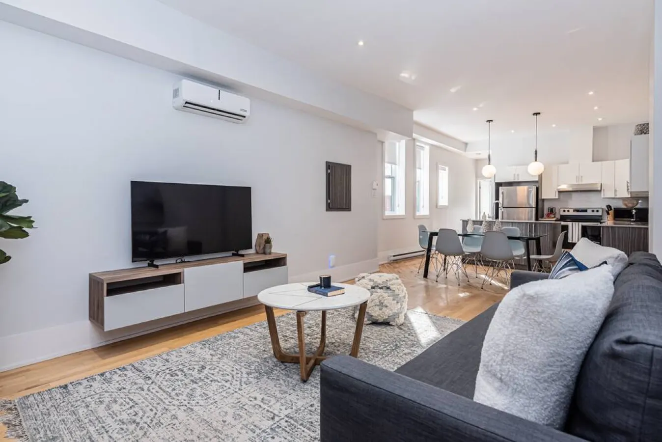 Plateau - Welcoming and Homey unit near Mount Royal - Unit 4092A 2
