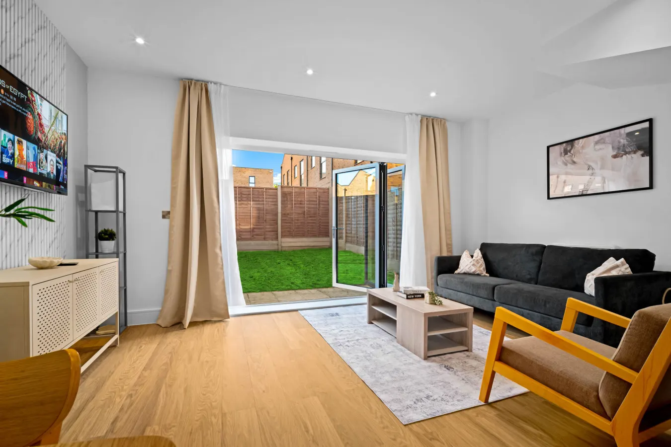 Elegant Four Bedroom Townhouse - Garden - Balconies - Parking 14