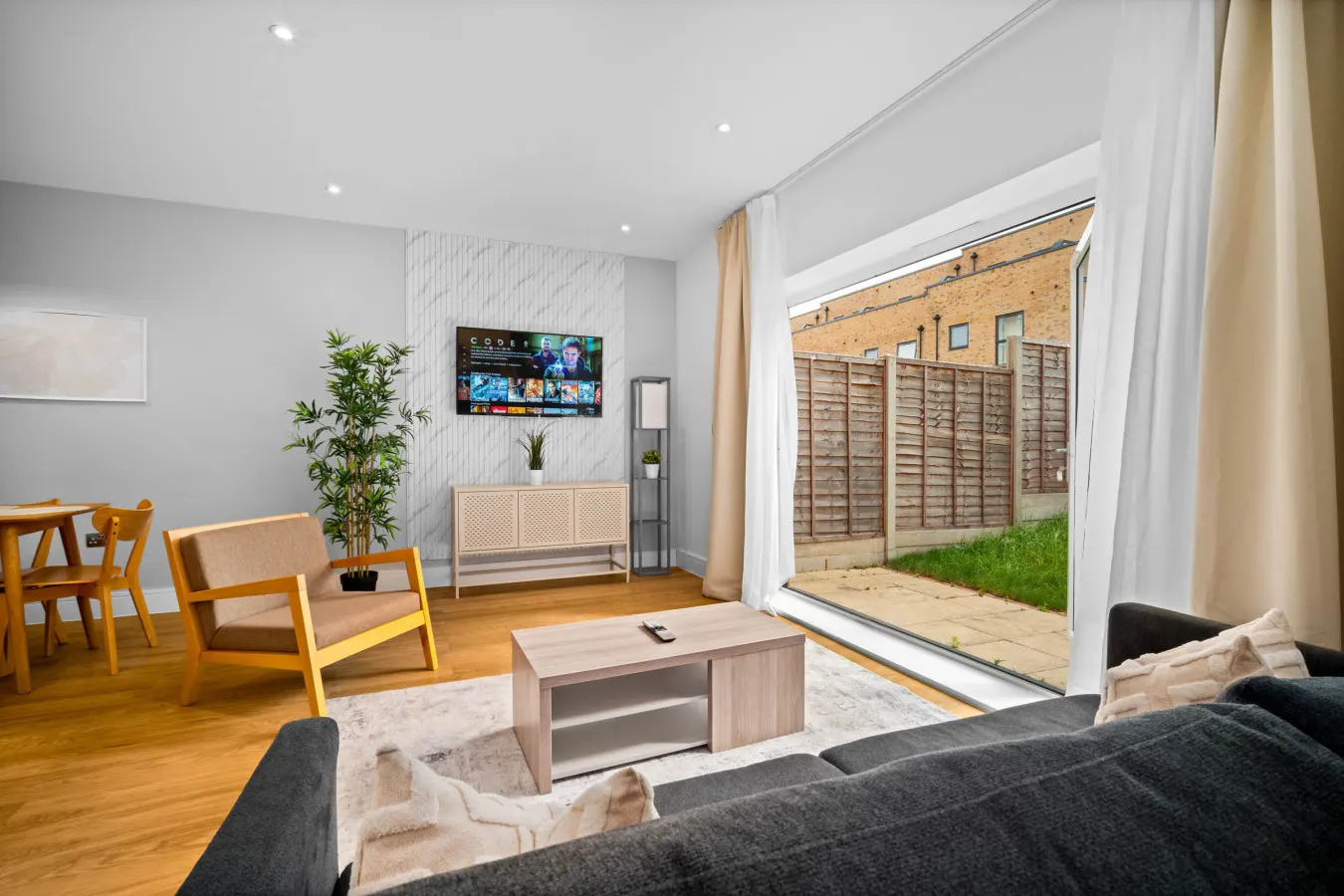 Elegant Four Bedroom Townhouse - Garden - Balconies - Parking 15