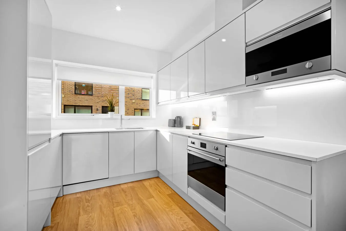 Elegant Four Bedroom Townhouse - Garden - Balconies - Parking 17
