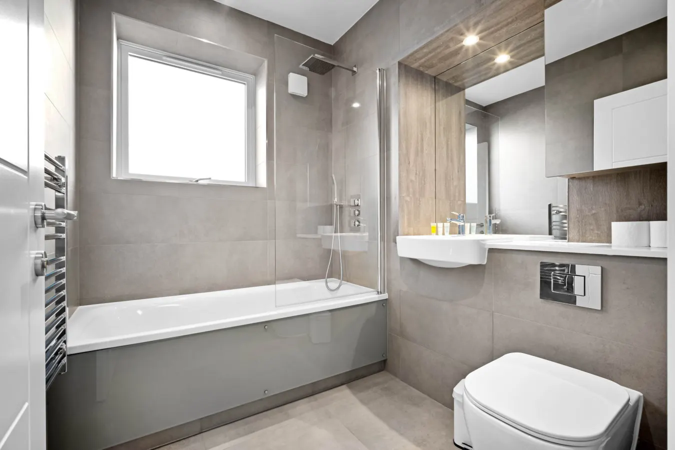 Elegant Four Bedroom Townhouse - Garden - Balconies - Parking 6