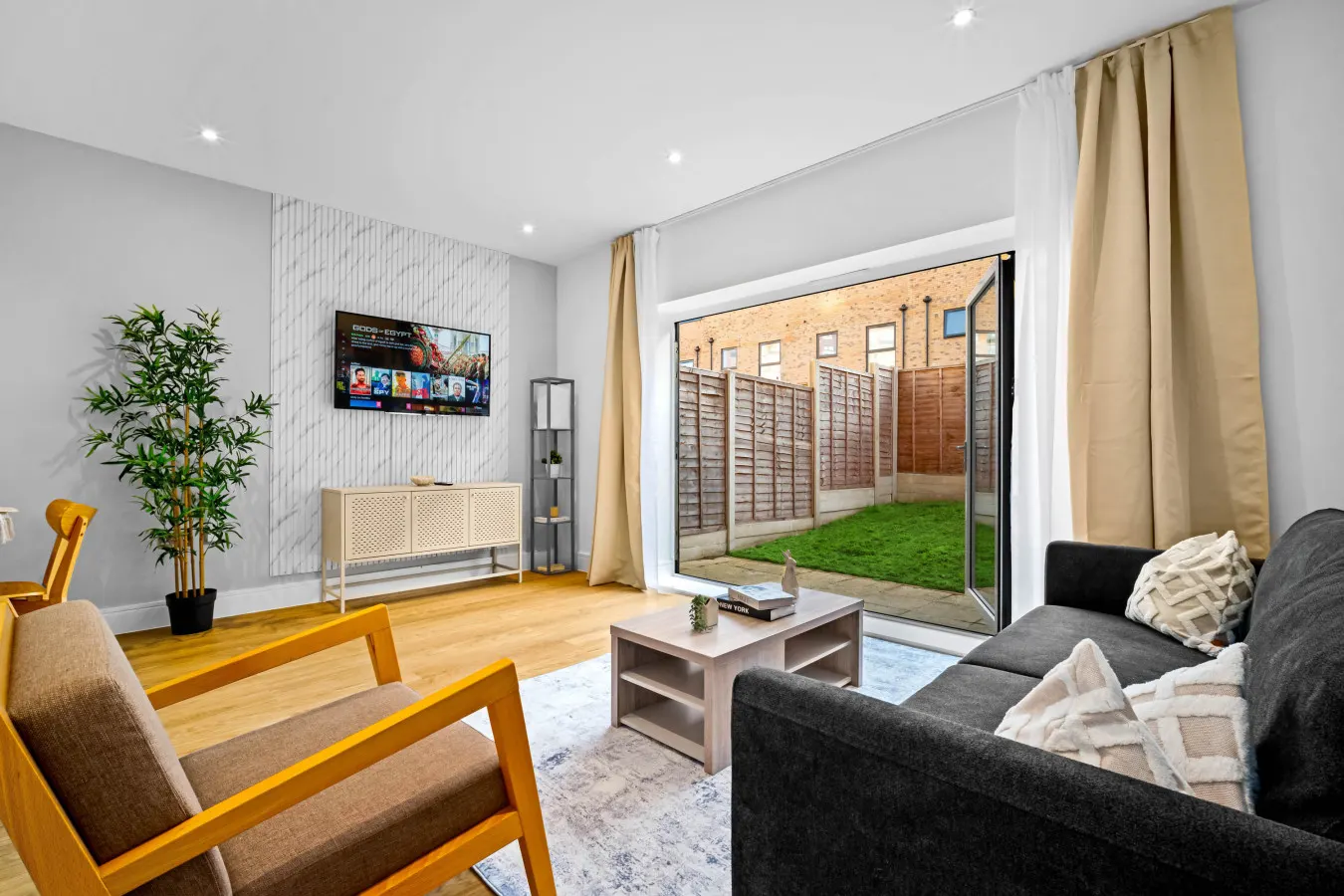 Elegant Four Bedroom Townhouse - Garden - Balconies - Parking 8