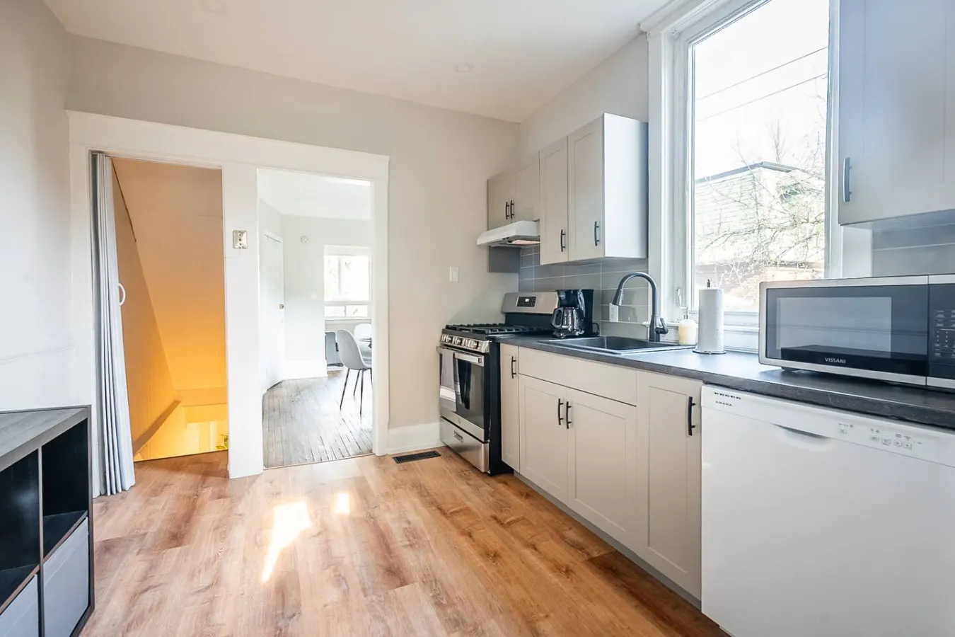 Trinity Bellwoods 1BR Walk to Cafés Sleeps 4 9