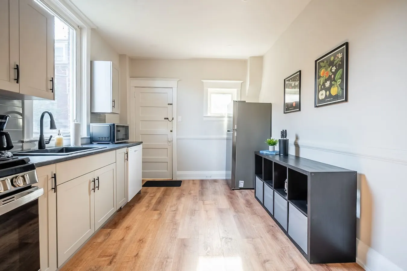Trinity Bellwoods 1BR Walk to Cafés Sleeps 4 11