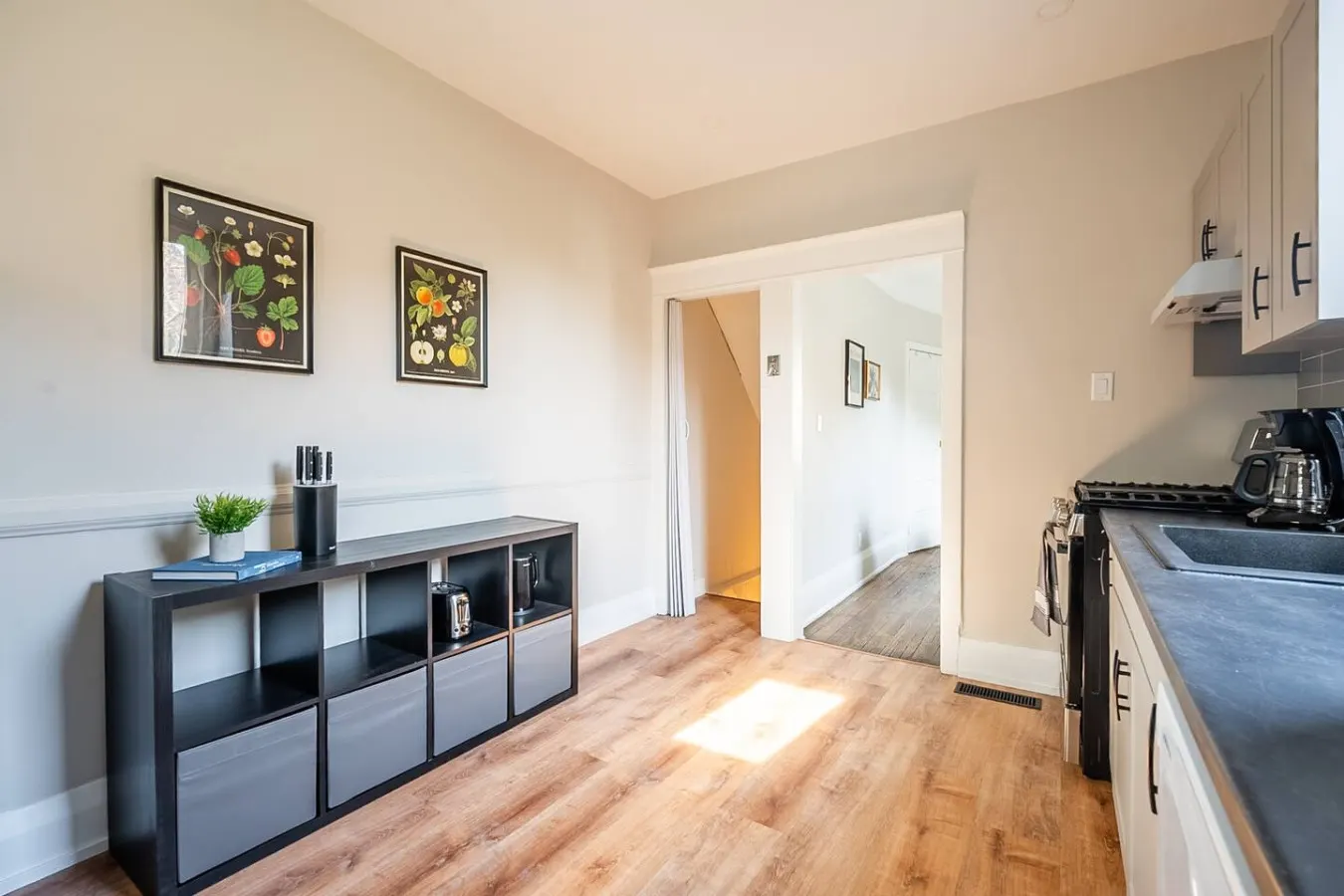 Trinity Bellwoods 1BR Walk to Cafés Sleeps 4 12