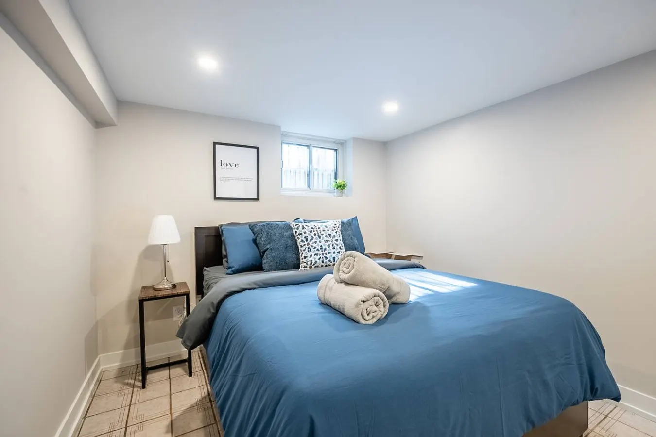Trinity Bellwoods 1BR Walk to Cafés Sleeps 4 3