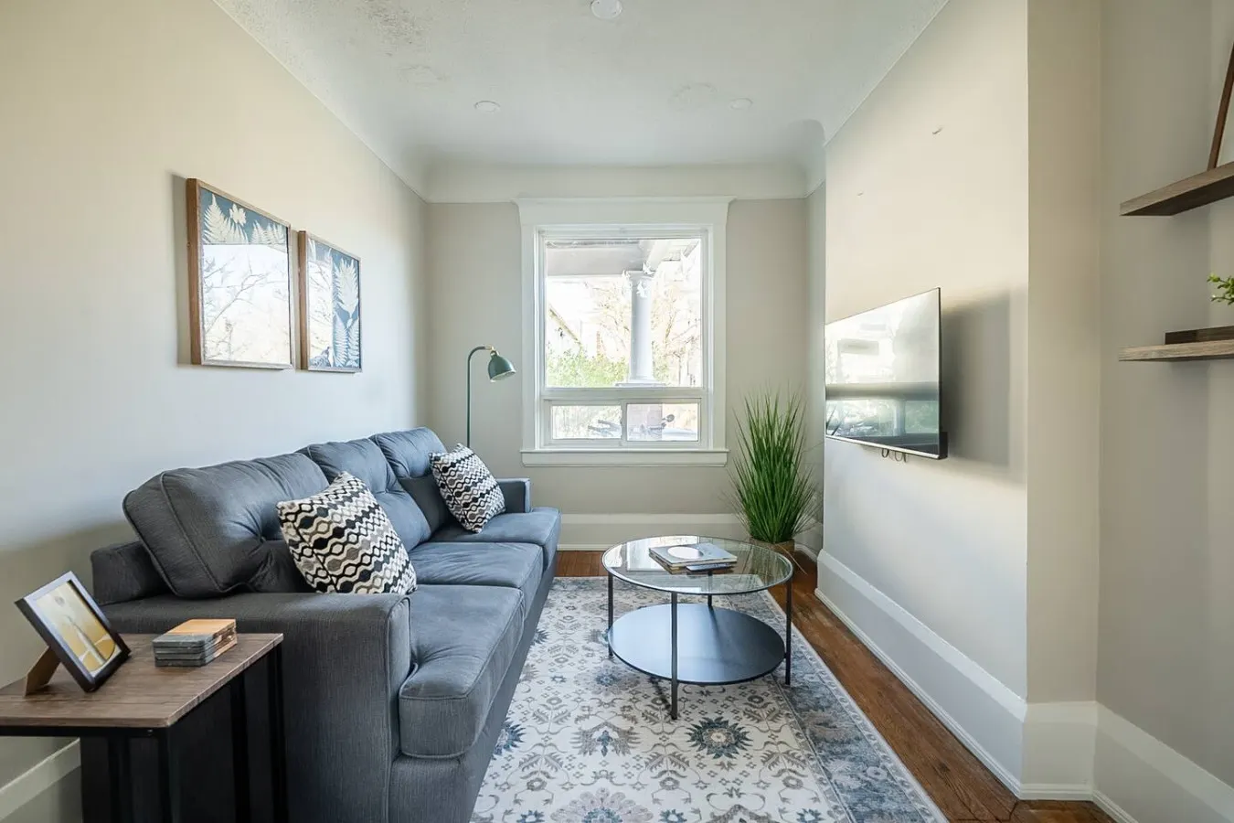 Trinity Bellwoods 1BR Walk to Cafés Sleeps 4 7