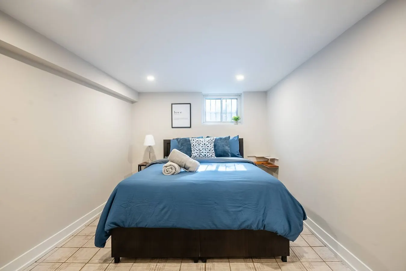 Trinity Bellwoods 1BR Walk to Cafés Sleeps 4 8