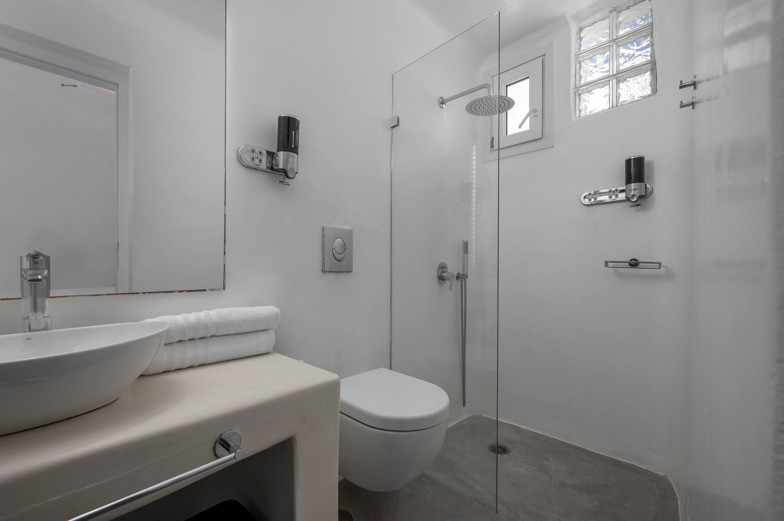 Superior Suite Sea View | Flaskos Suites 11
