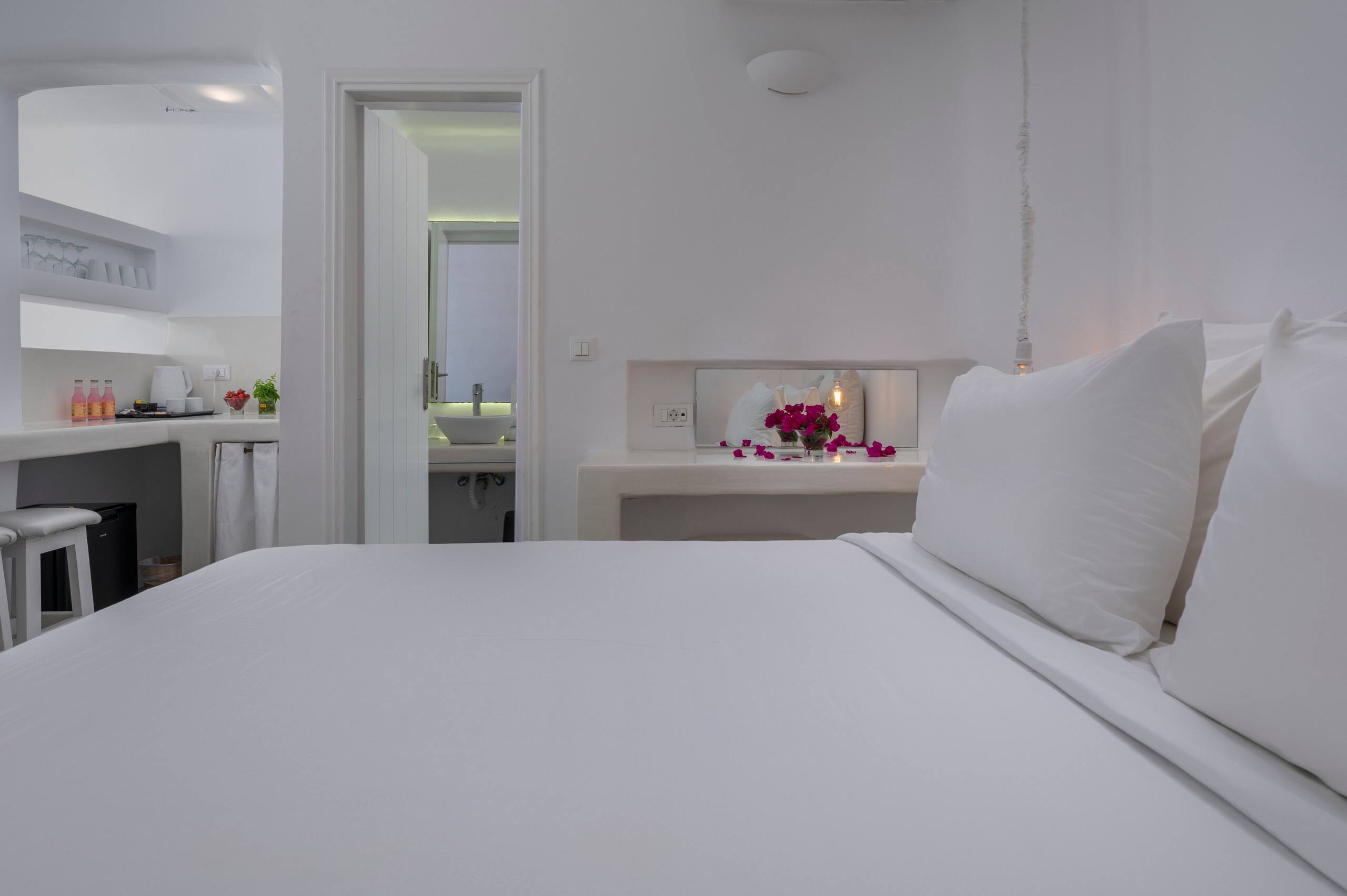 Superior Suite Sea View | Flaskos Suites 8