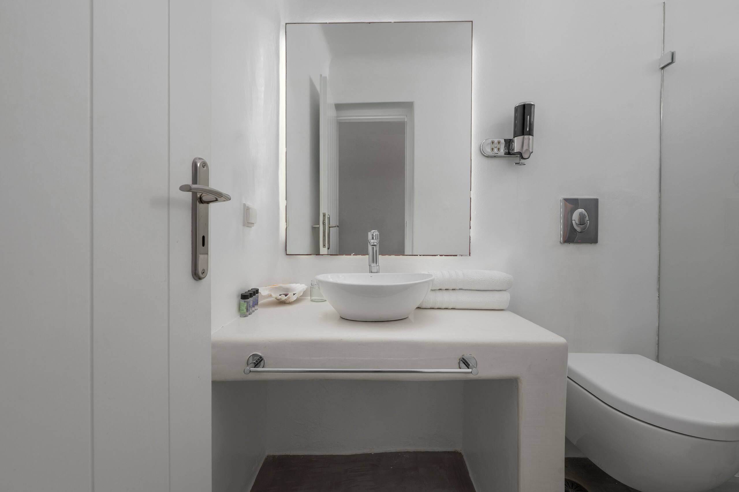 Superior Suite Sea View | Flaskos Suites 12